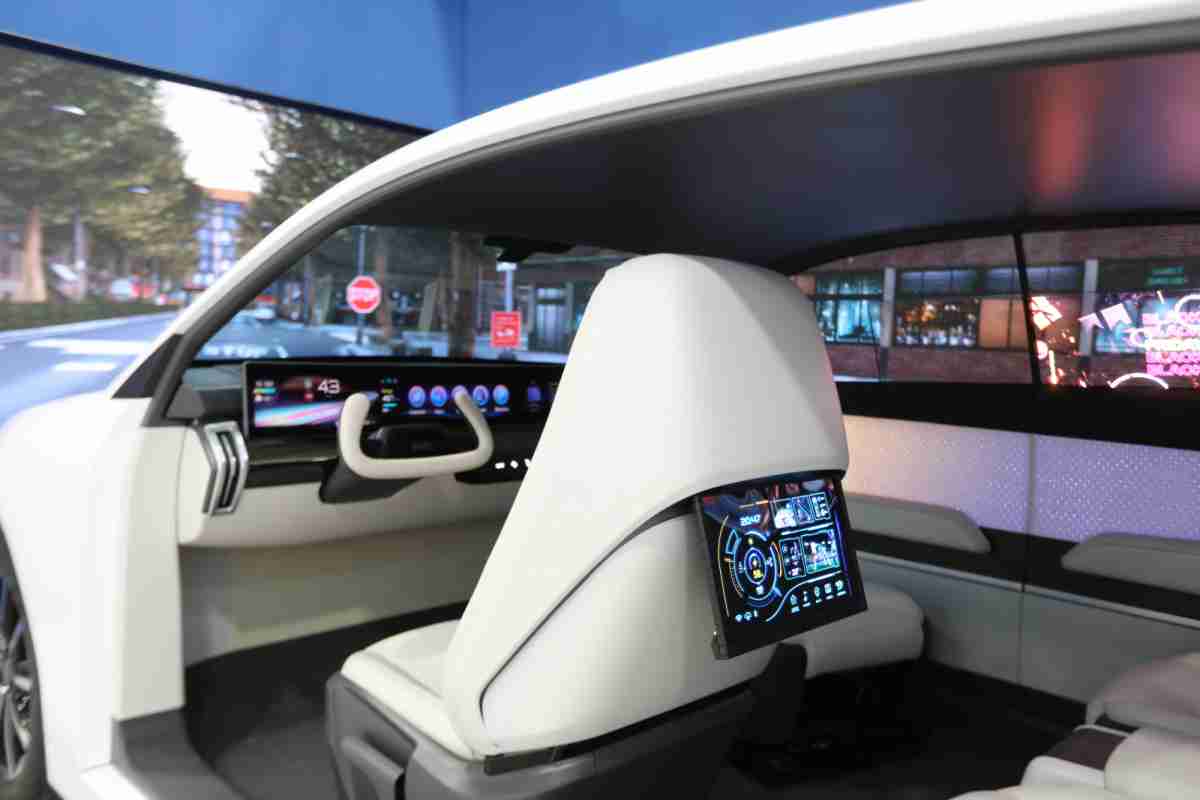 牛牛游戏的「可卷式后座娱乐显示器」加强后座乘客的感官体验，，并保有个性化设计，，可依使用偏好进行动态调整。。。。