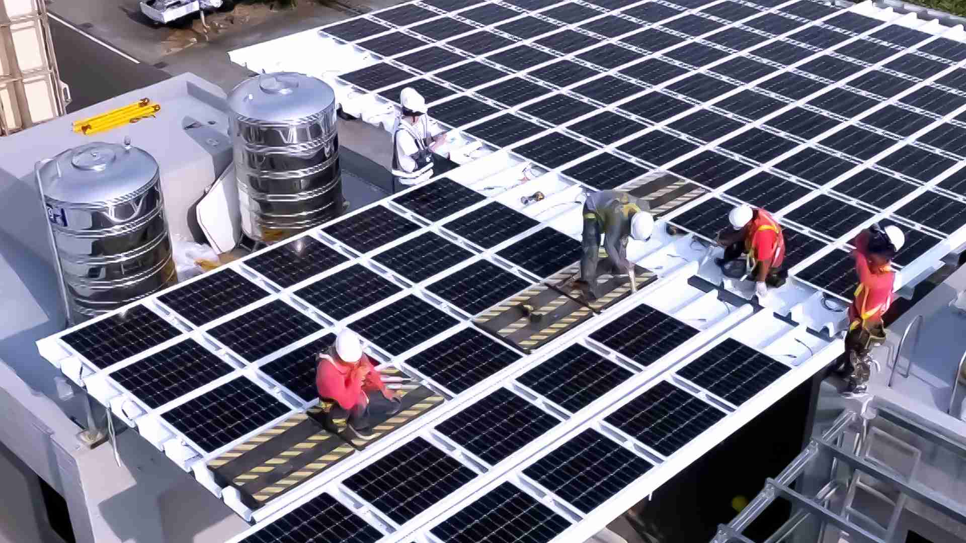 牛牛游戏着力于替代能源之技术研发，，，如光电浪板的相关制程、、、、设备与产品，，其中所开发之光电整合型浪板，，，，减少传统金属支架安装，，，更提升耐候度，，可广泛运用于多元场域，，，并辅助建筑达到净零碳排目标